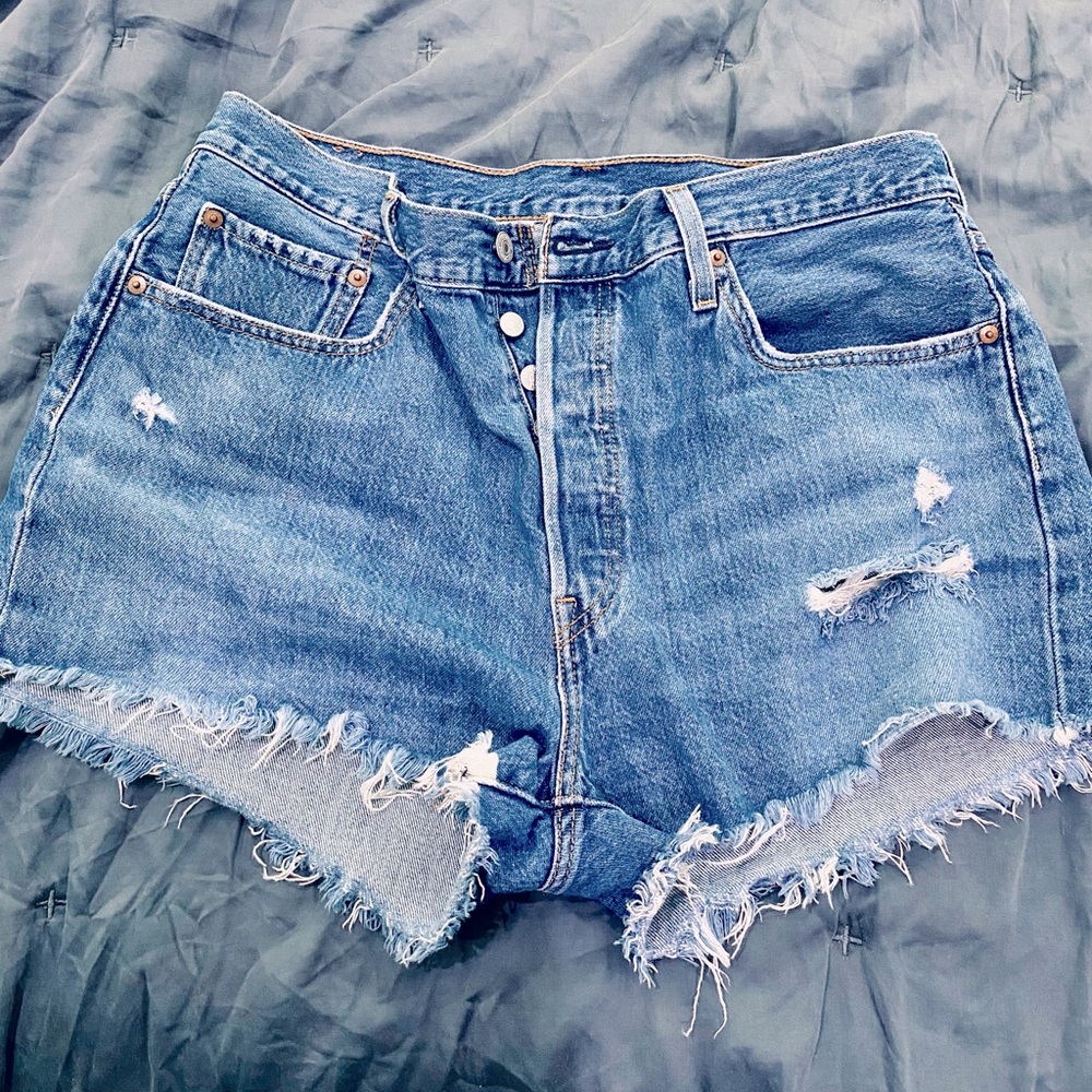 LAST CHANCE Levi's 501® Original Fit High-Rise Women's Jean Shorts - 33